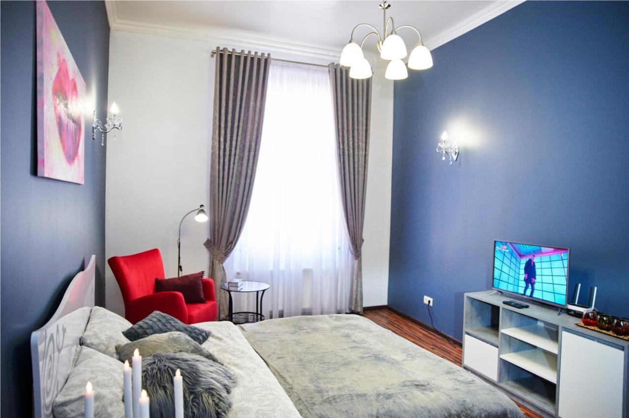 Designer Apartment In The Center Lviv Extérieur photo