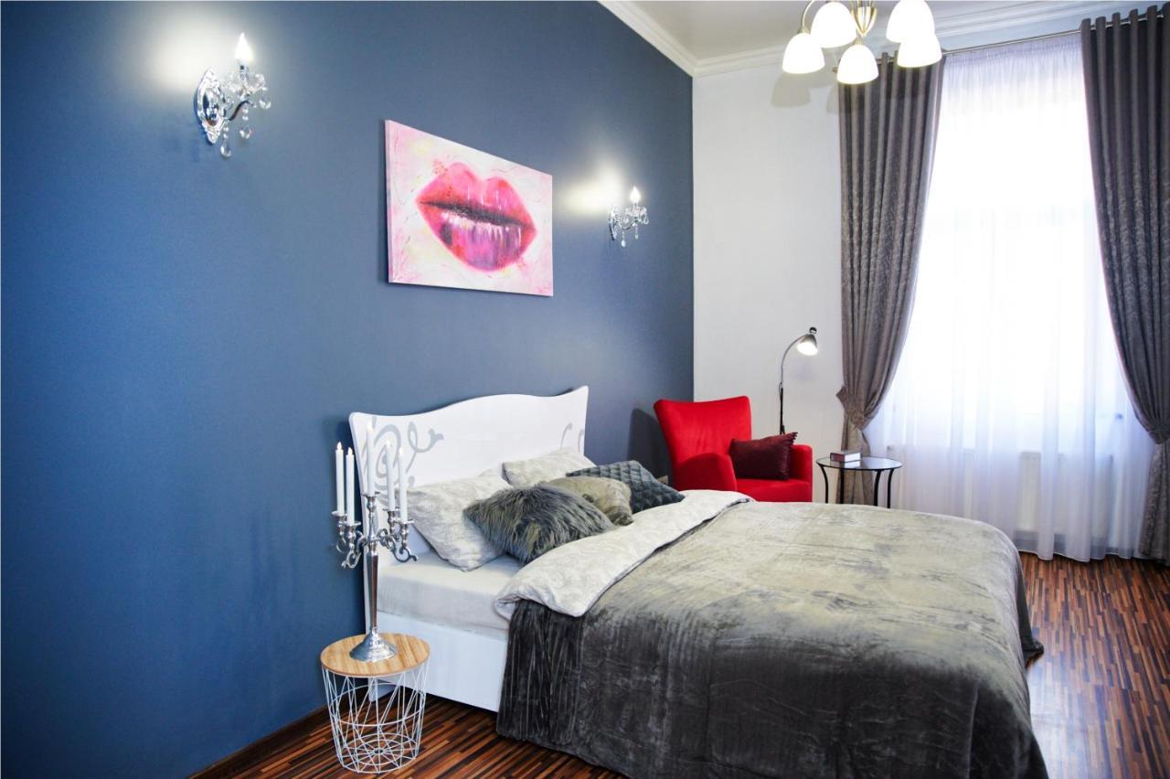 Designer Apartment In The Center Lviv Extérieur photo