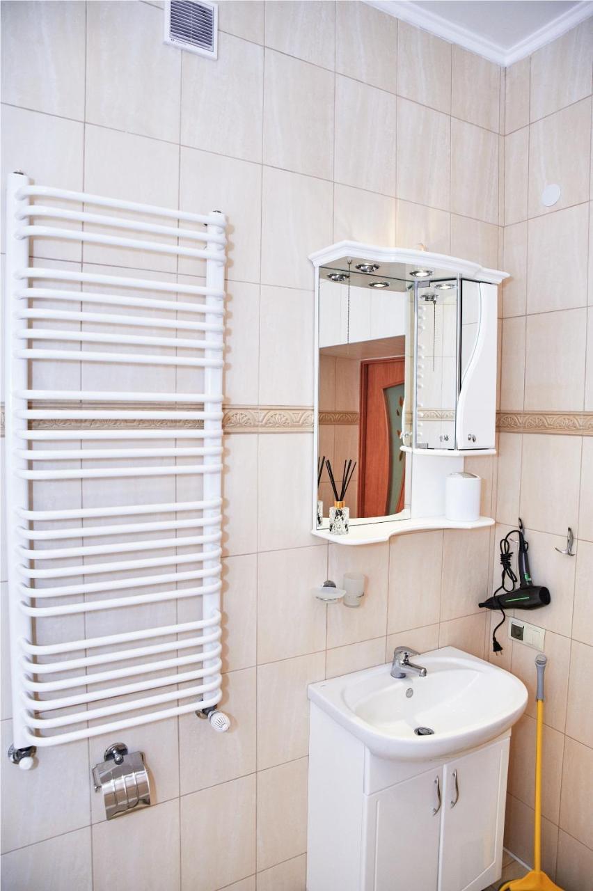 Designer Apartment In The Center Lviv Extérieur photo